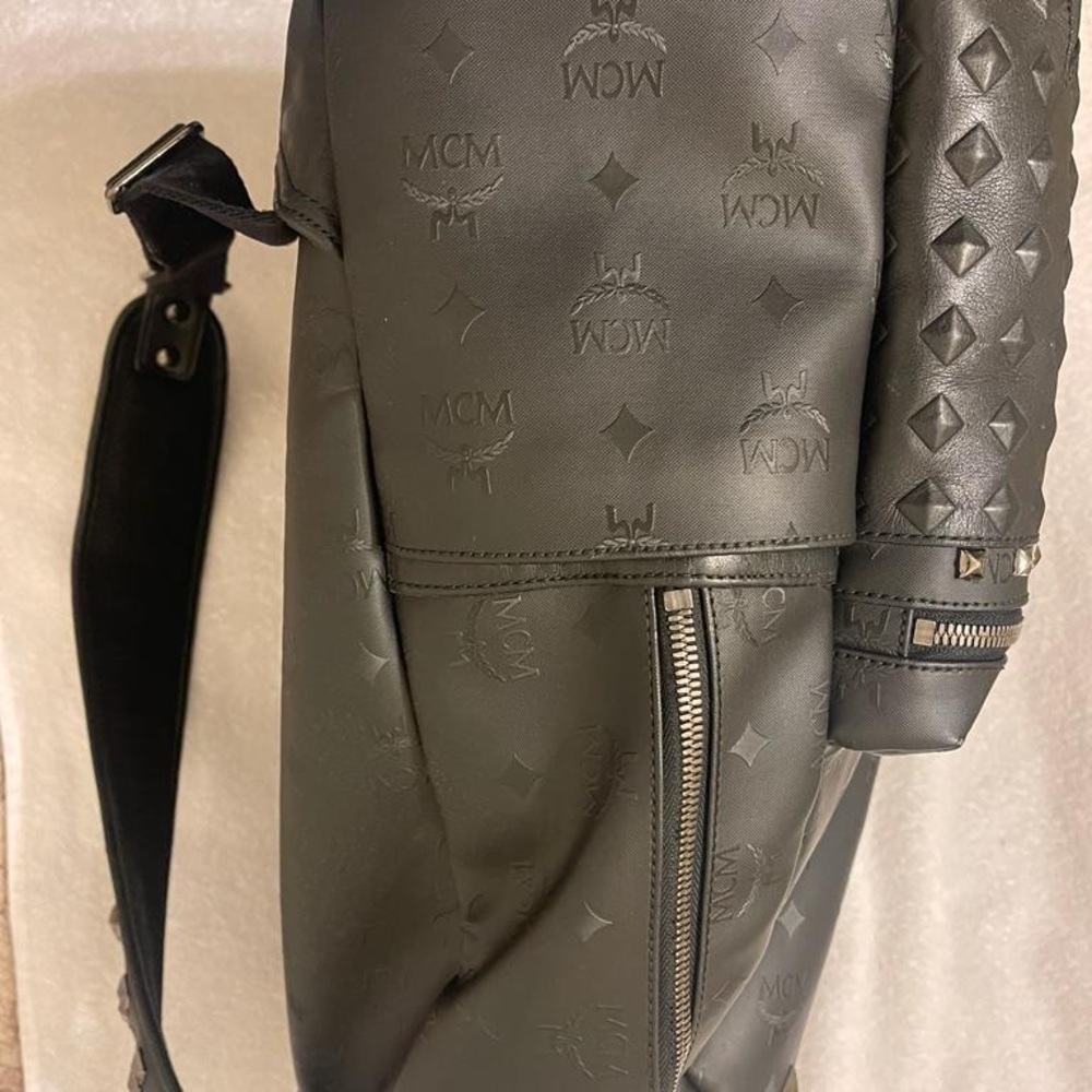 ❌SOLD❌Extra large MCM backpack in excellent condition - Picture 5 of 11